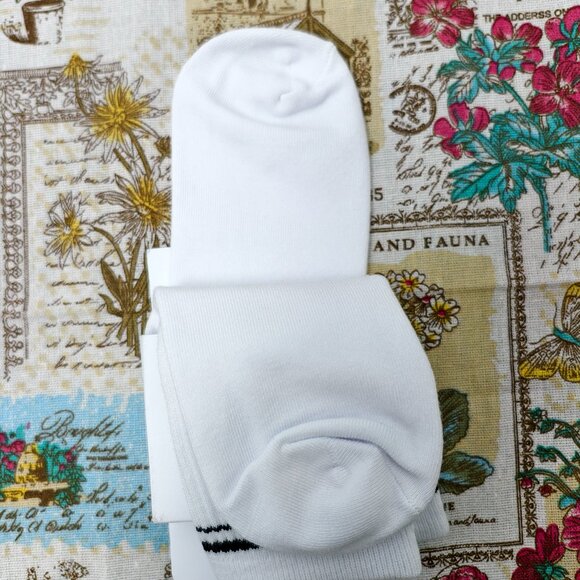 👑POSH NWT ALO Yoga Socks 2 Pairs - Picture 4 of 4